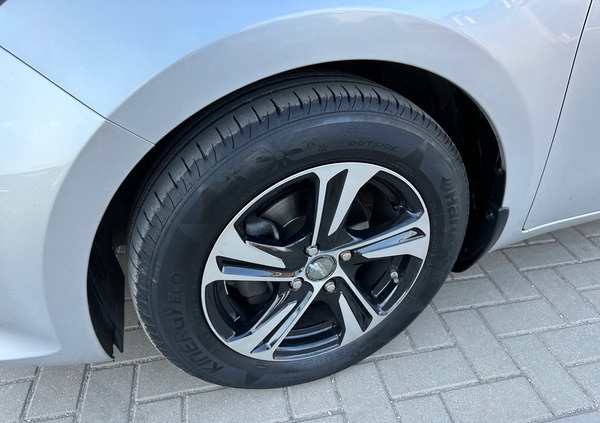 Kia Rio cena 36900 przebieg: 98000, rok produkcji 2017 z Trzebnica małe 667